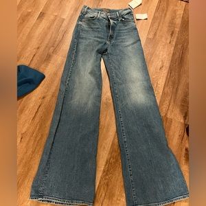 NWT Mother The Hustler Roller Flare Jeans